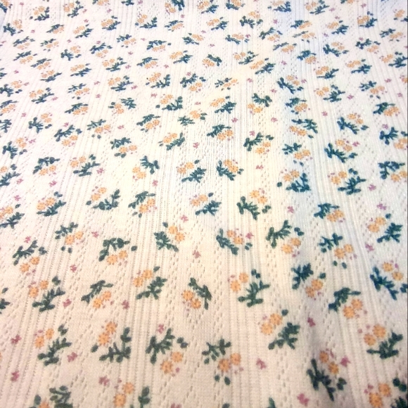 DAZY - Yellow / Off White Ditsy Floral Short Sleeve Top - Picture 4 of 9